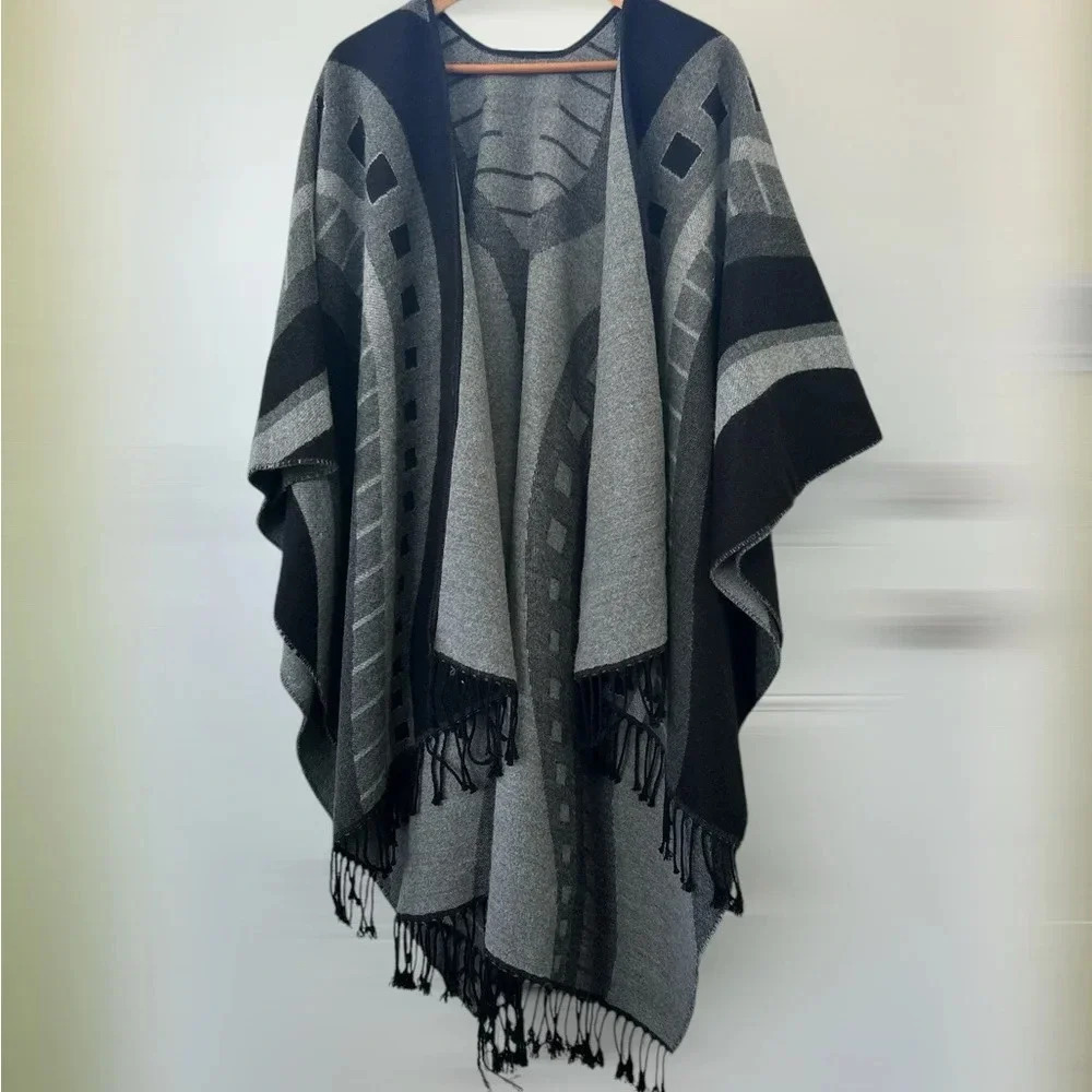 Women’s black and gray winter‎ wrap
